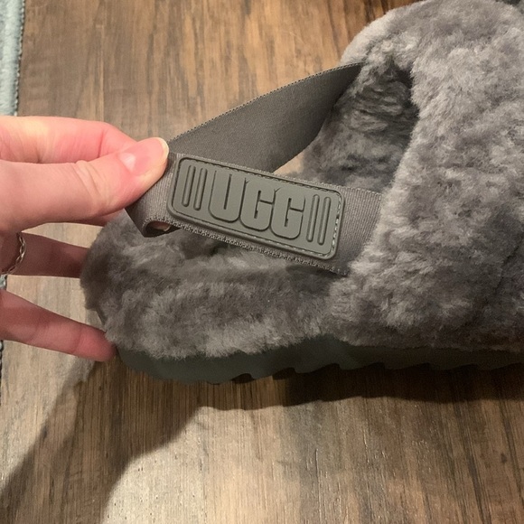 UGG women’s super fluff slippers - Picture 4 of 11